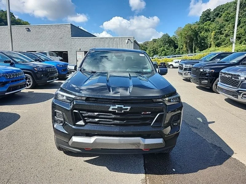 Used 2025 Black Chevrolet Z71 image 2