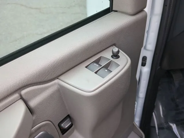 New 2025 Summit White GMC 1WT image 12