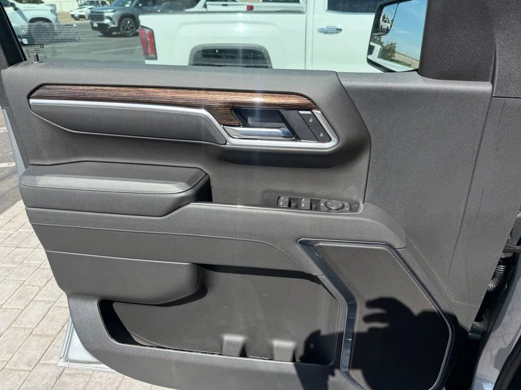New 2026 Sterling Metallic GMC Elevation image 30