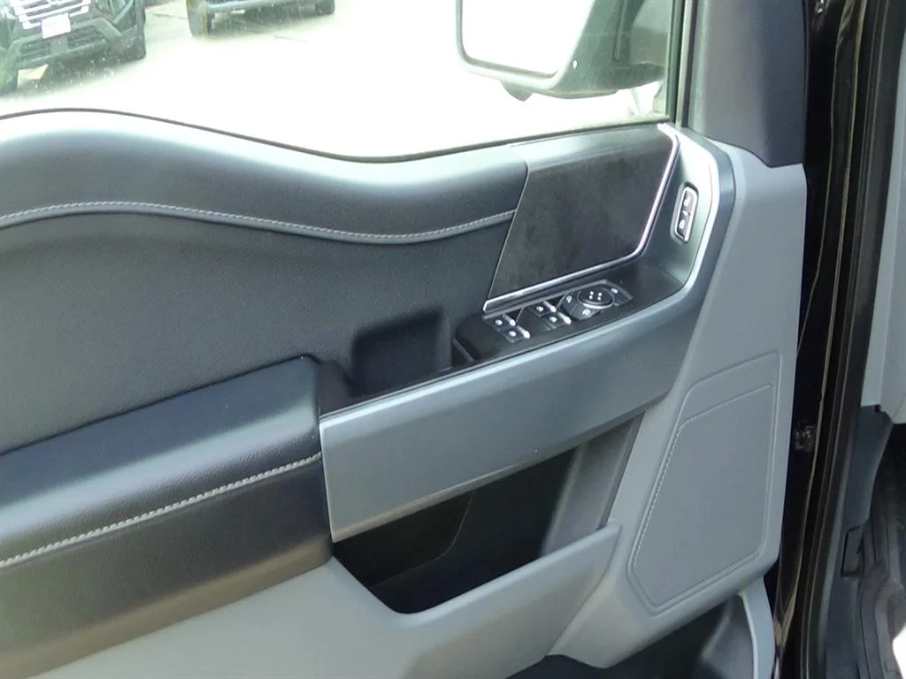 Certified Used 2024 Agate Black Um Ford XLT image 11
