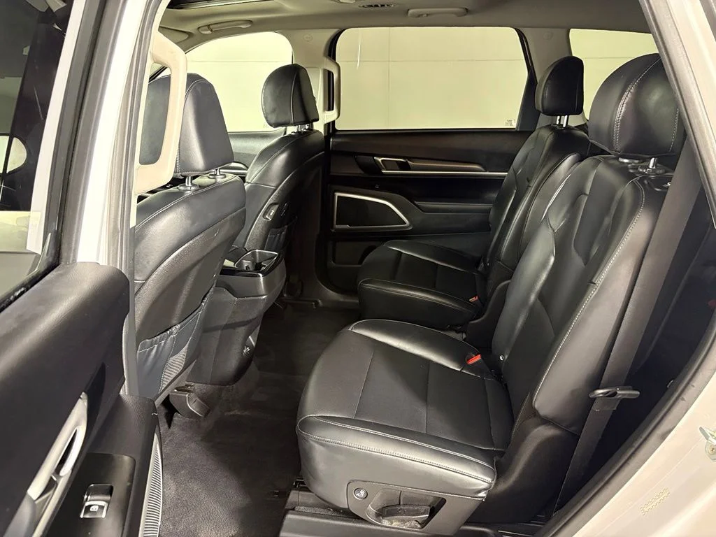 Used 2022 White Kia S image 39