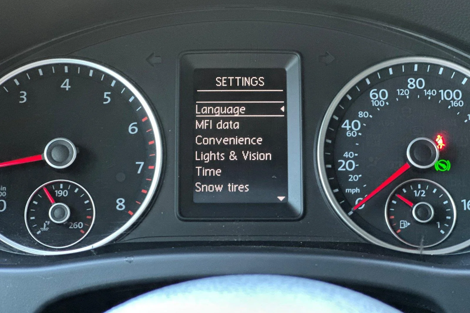 Used 2017 Pacific Blue Metallic Volkswagen SUV image 25