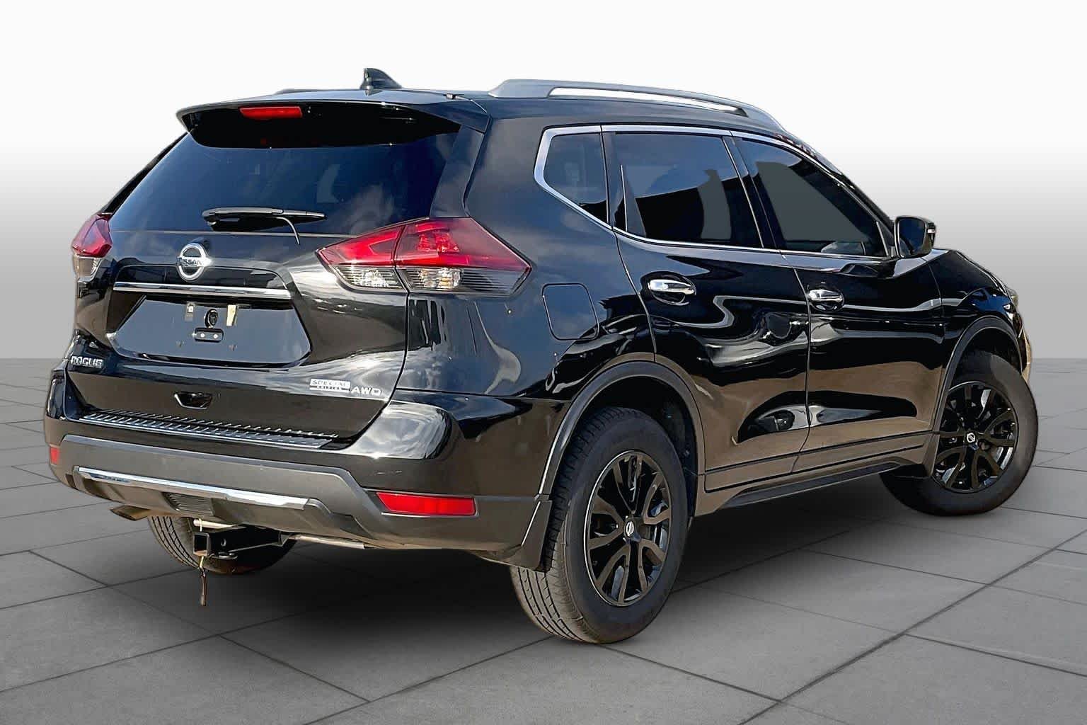 Used 2019 Magnetic Black Pearl Nissan S image 13