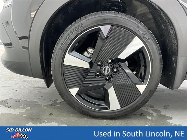 Used 2025 Super Black Nissan SR image 18