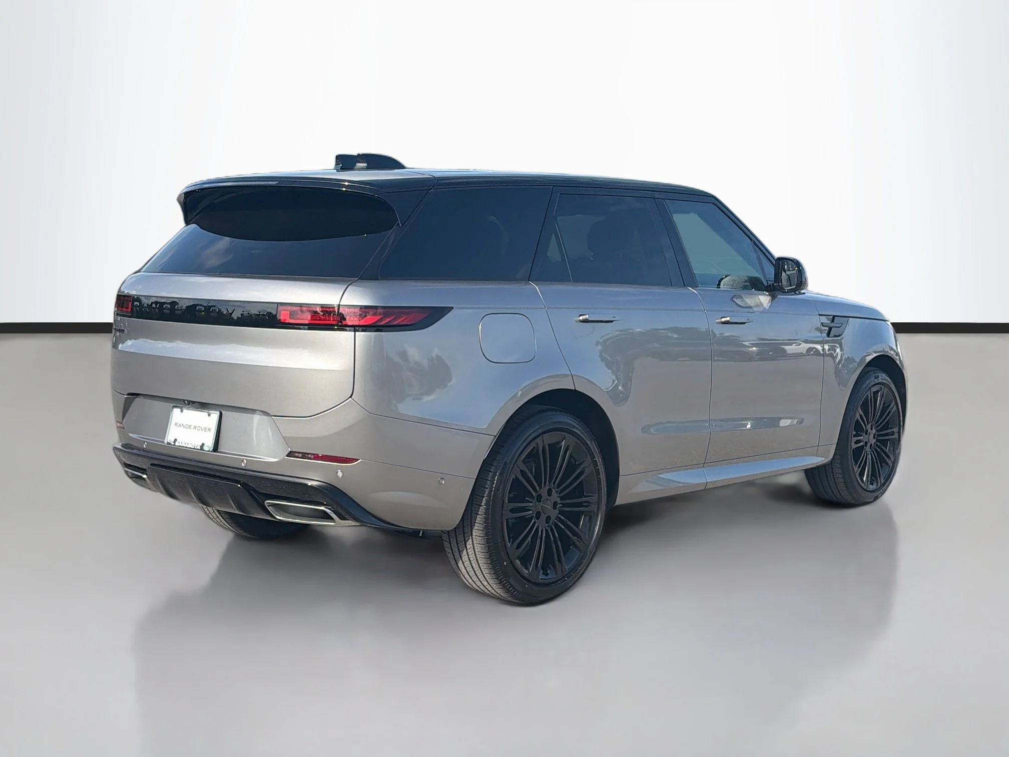 New 2026 Flux Silver Ultra Mettalic Gloss Land Rover Dynamic SE image 5