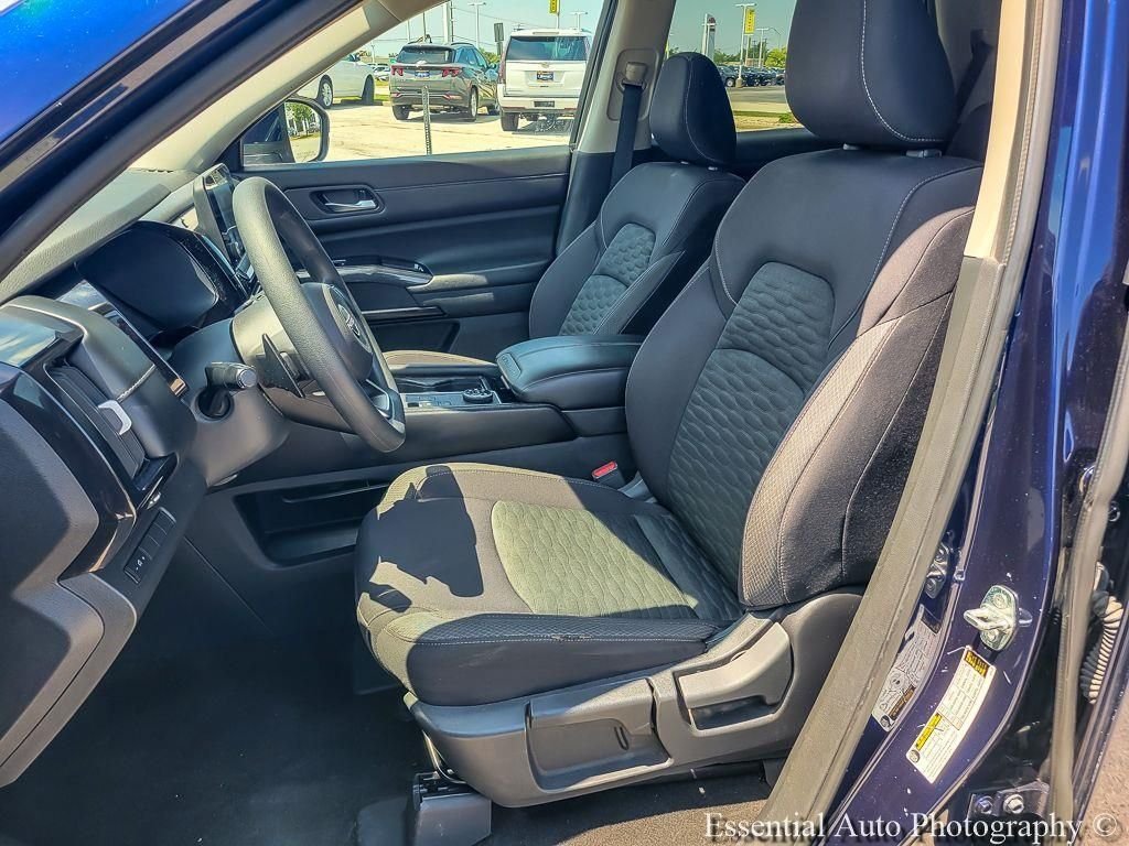 Used 2022 Deep Ocean Blue Nissan S image 8