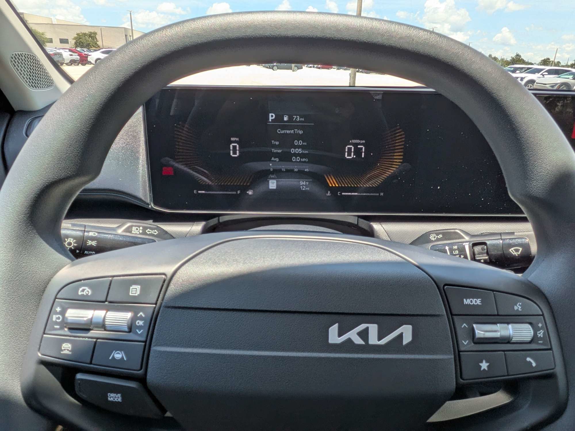New 2026 Snow White Pearl Kia LXS image 32