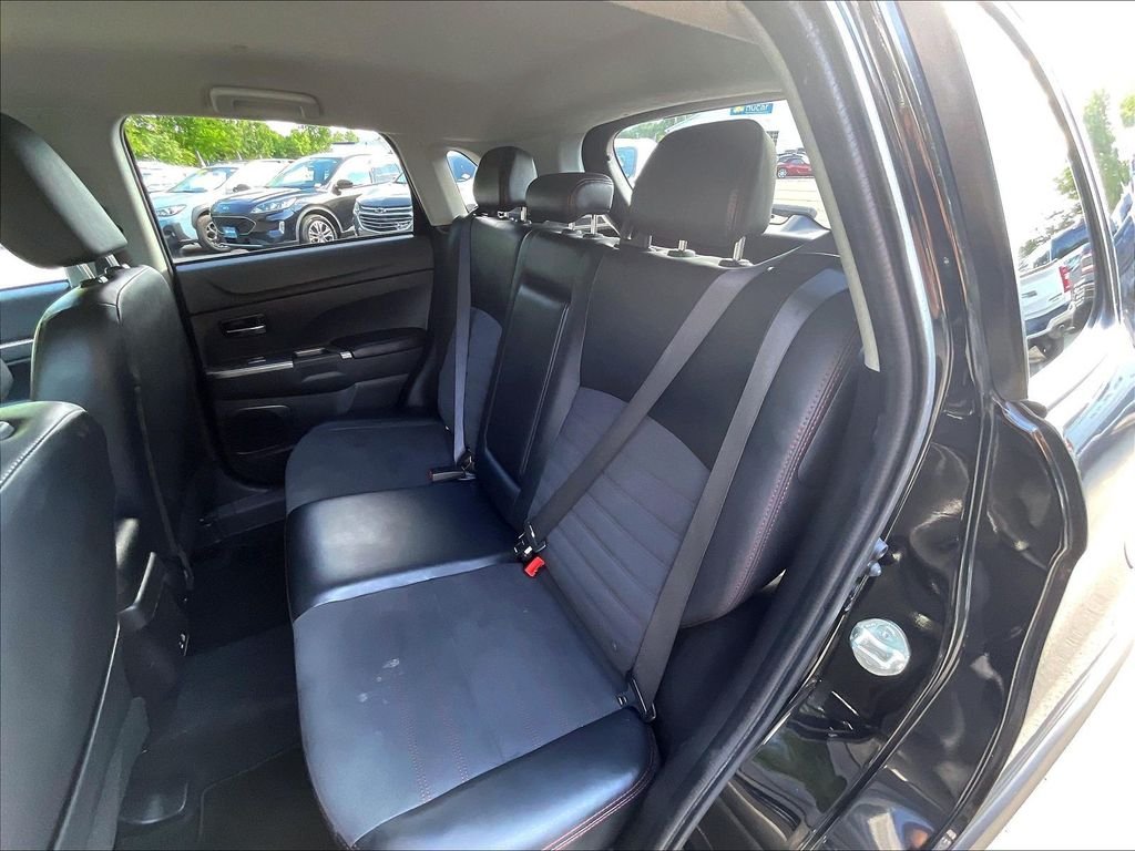 Used 2025 Gray Mitsubishi SE image 25