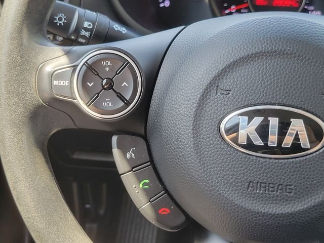 Used 2018 White Kia Base image 14