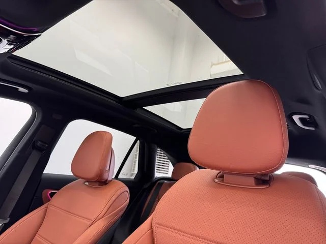 New 2027 Silver Mercedes-Benz GLC 300 image 4