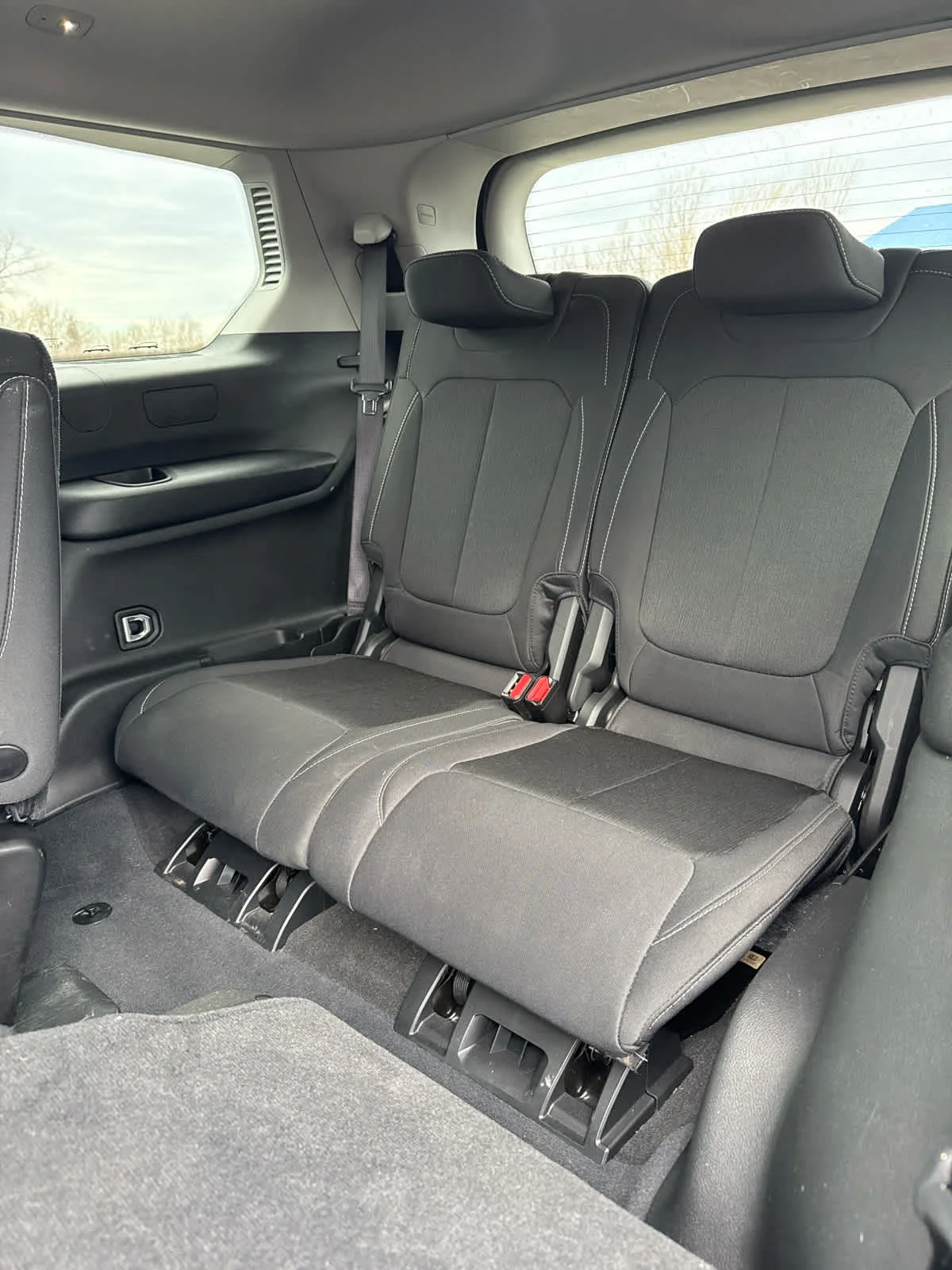 Used 2023 Silver Zynith Jeep Laredo image 8