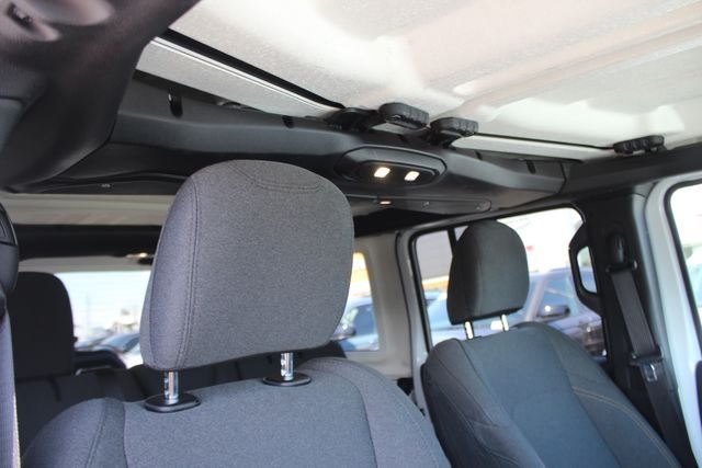 Used 2025 White Jeep Sahara image 33