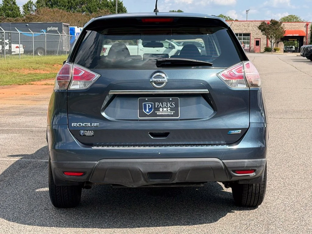 Used 2014 Blue Nissan S image 29