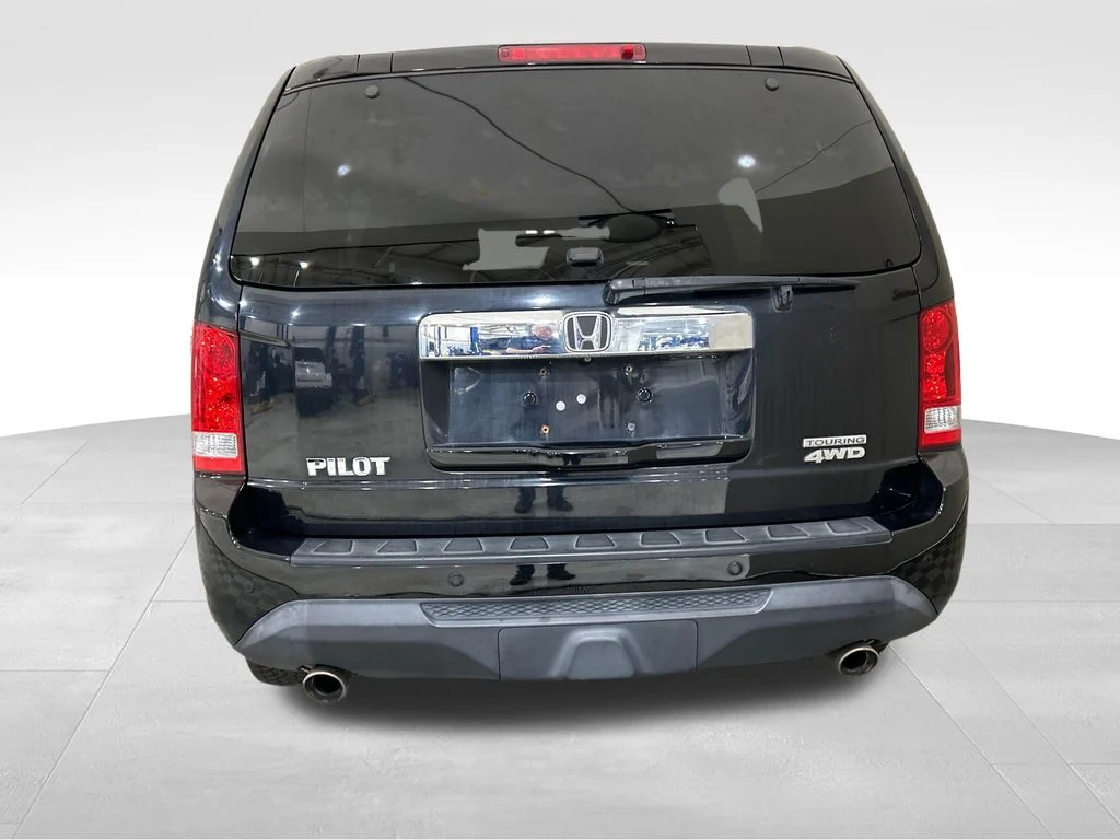 Used 2013 Black Honda Touring image 4