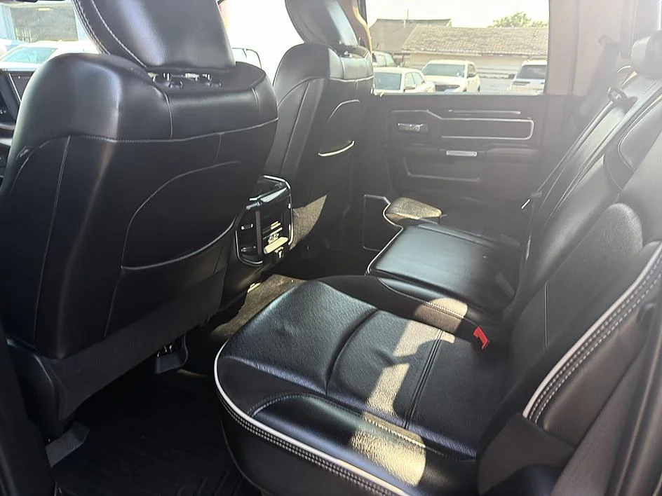 Used 2019 Diamond Black Crystal Pearlcoat Ram Laramie image 7