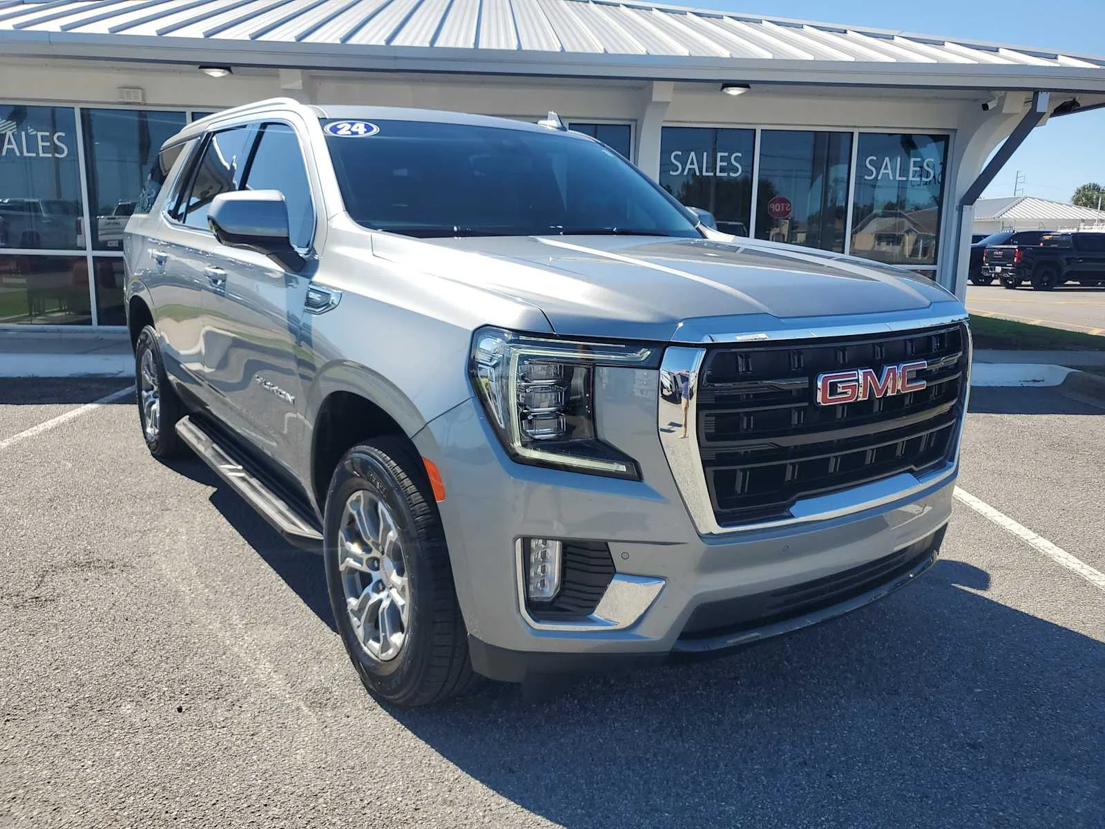 Used 2024 Sterling Metallic GMC SLE image 11