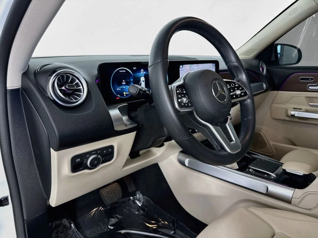 Used 2022 White Mercedes-Benz GLB 250 image 9