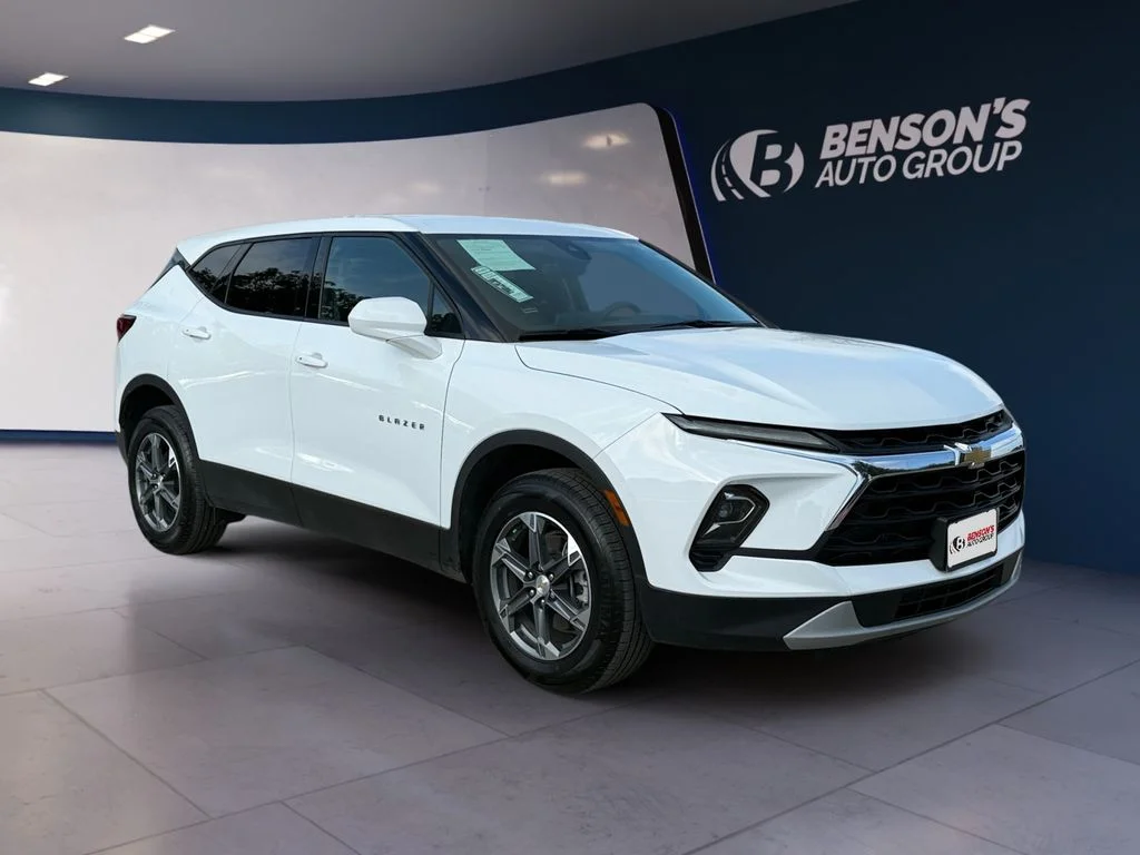Used 2025 White Chevrolet LT image 7