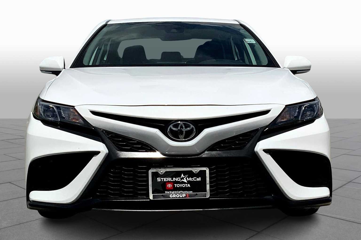 Used 2024 Ice Cap Toyota SE image 4