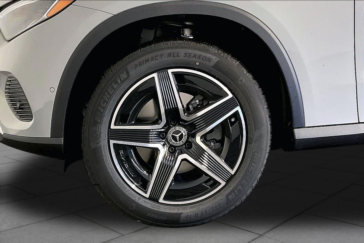 New 2027 MANUFAKTUR Alpine Grey Mercedes-Benz GLC 300 image 17