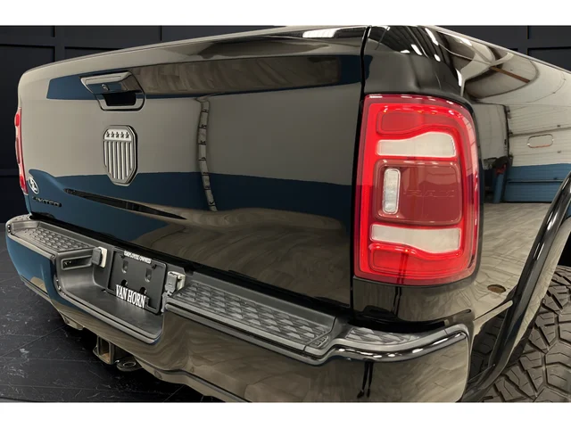 Used 2023 Diamond Black Ram Limited image 9