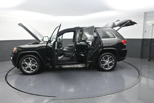Used 2019 Black Jeep Limited image 35
