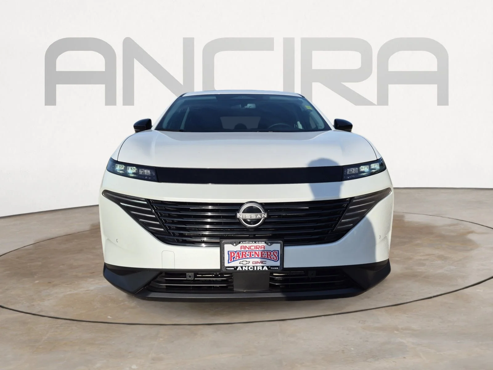 Used 2025 Everest White Pearl Tricoat Nissan SL image 4