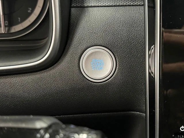 Used 2024 White Hyundai SEL image 18