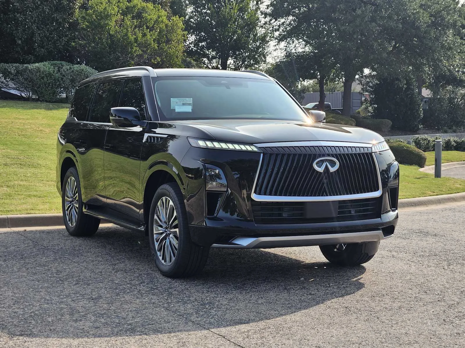 New 2027 BLACK OBSIDIAN INFINITI Luxe 2WD image 2