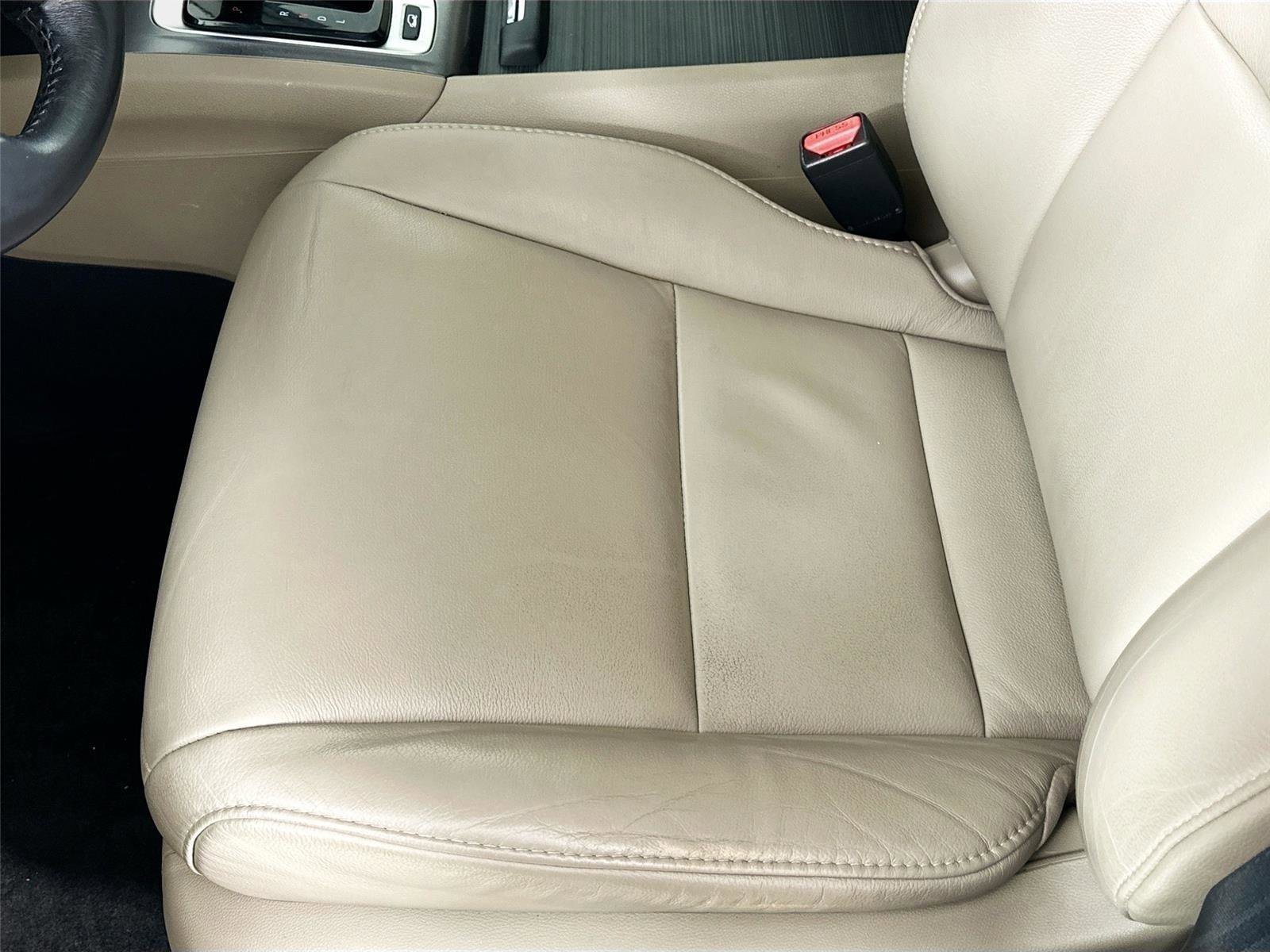 Used 2020 Platinum White Pearl Honda EX-L image 33