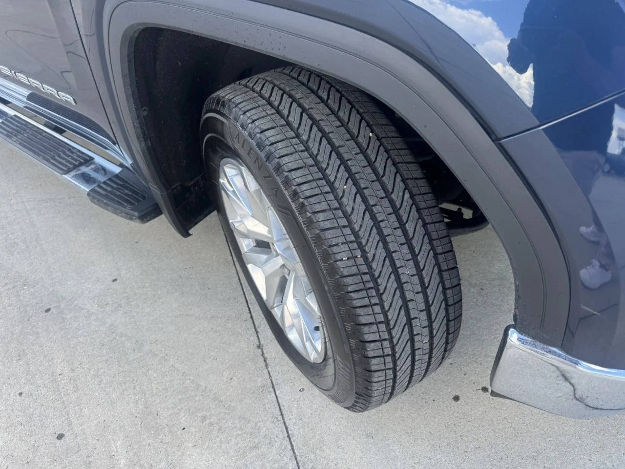 Used 2021 PACIFIC BLUE METALLIC GMC SLT image 4