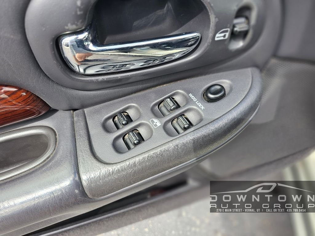 Used 1999 Green Chrysler Base image 10