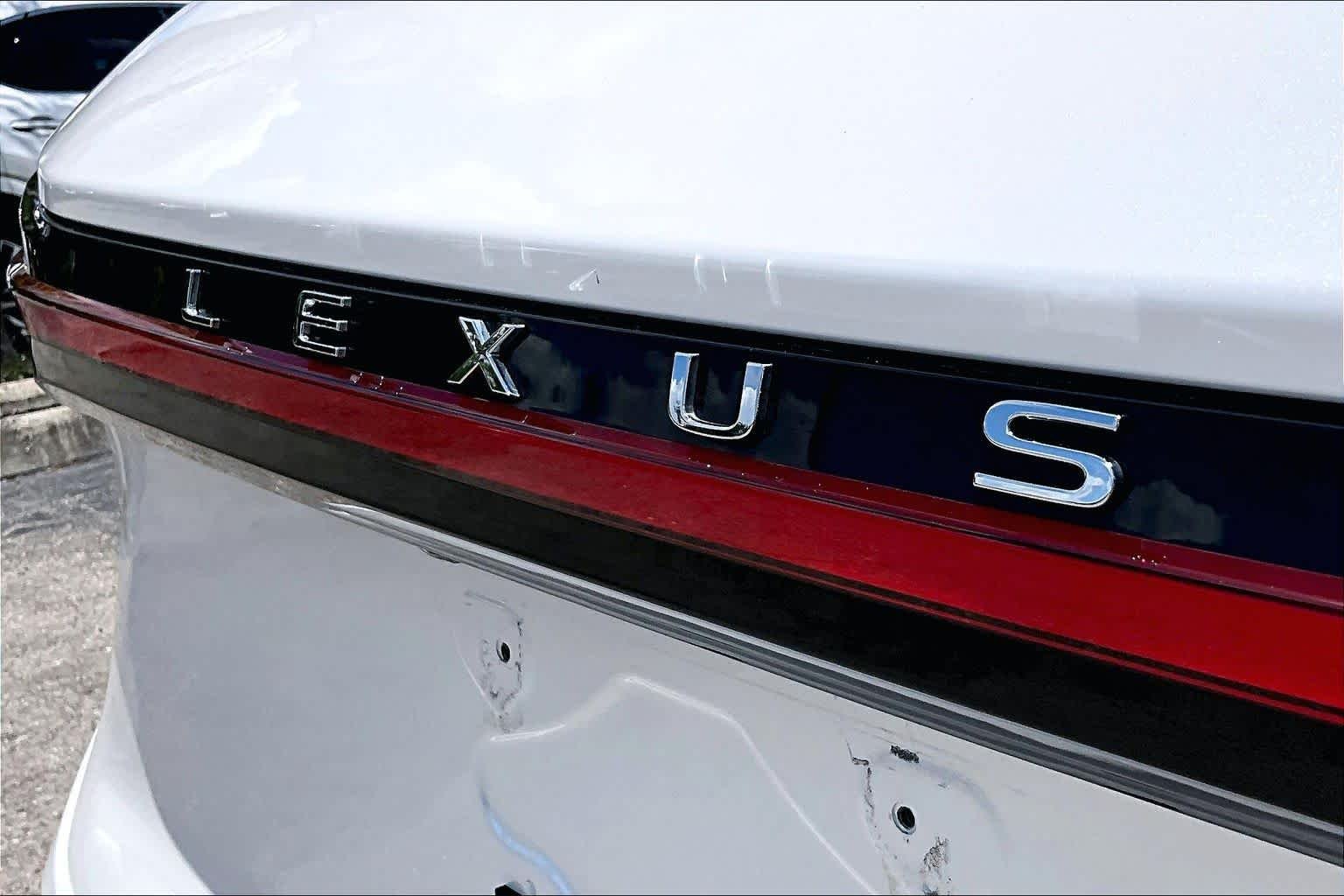 Used 2024 Eminent White Pearl Lexus Premium Plus image 31