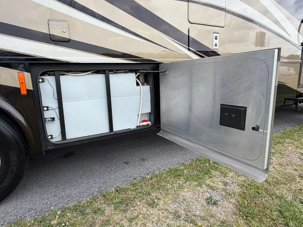 Used 2014  Tiffin  image 27
