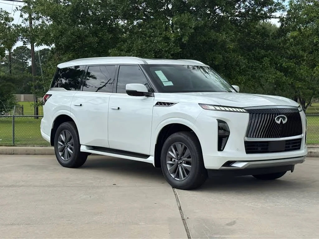 New 2026 RADIANT WHITE INFINITI Pure 2WD image 2
