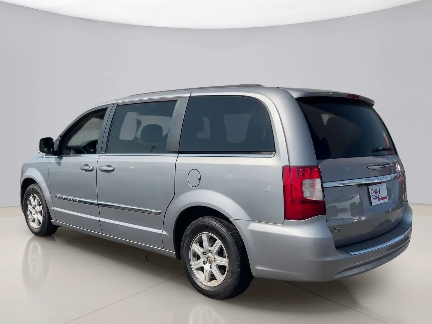 Used 2013 Silver Chrysler TOURING image 3