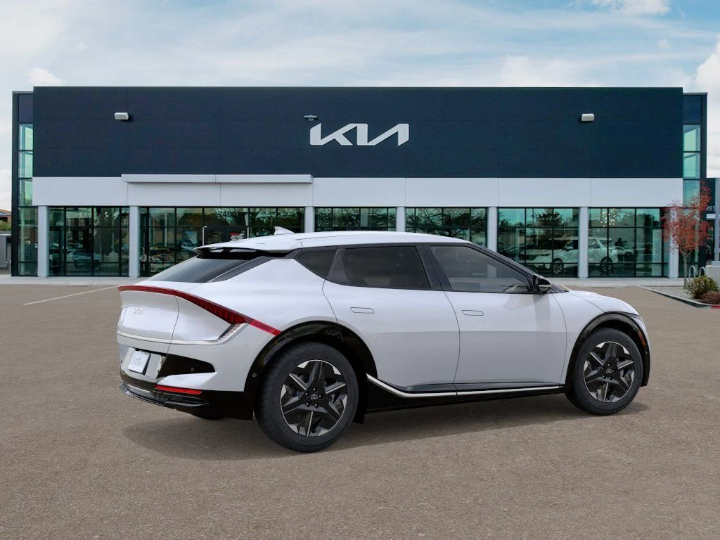 New 2026 White Kia Light image 6