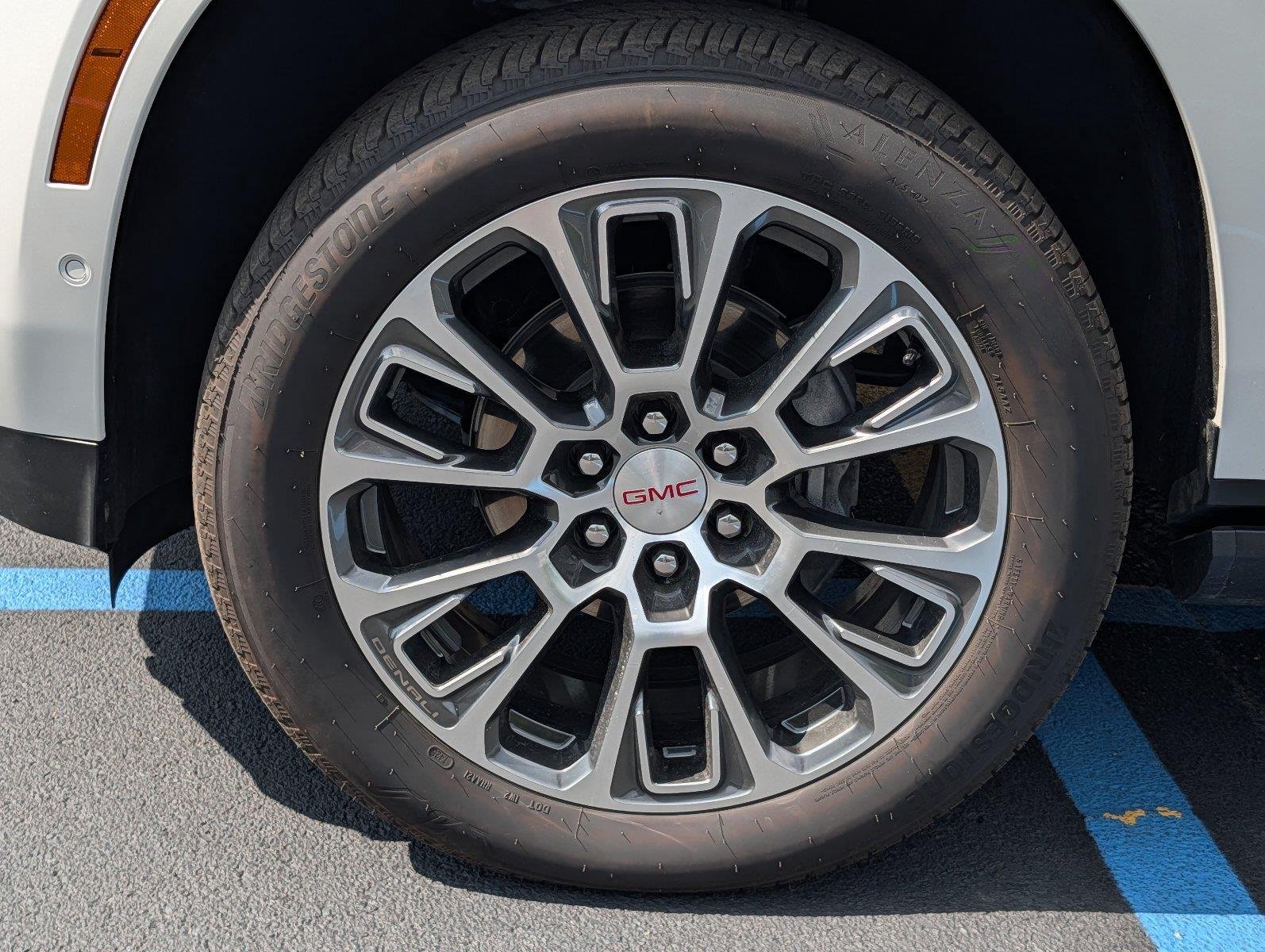 Used 2025 White Frost Tricoat GMC Denali image 9