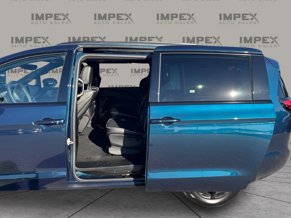 Used 2025 Blue Chrysler Select Premium S Appearance image 30