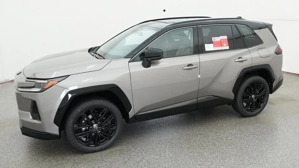 New 2026 Meteor Shower with Midnight Black Metallic roof Toyota XSE image 5