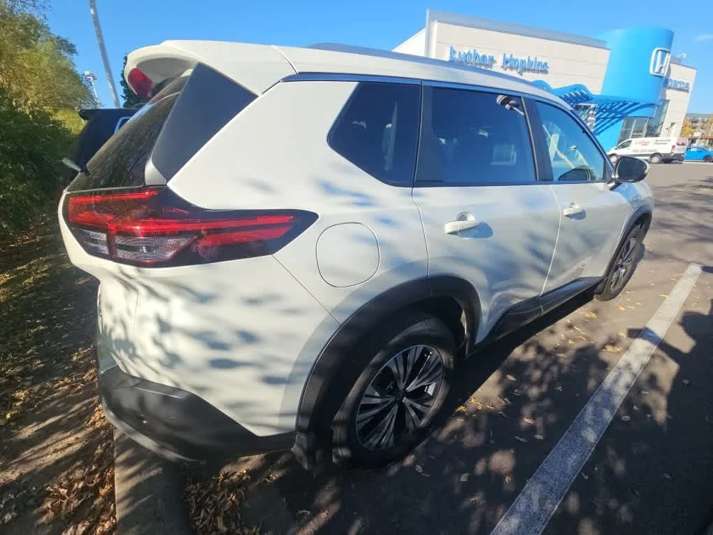 Used 2023 Pearl White Tricoat Nissan SV image 4