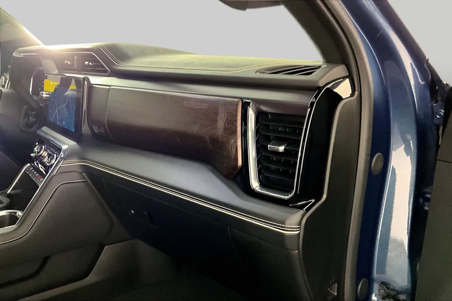 2025 GMC Sierra 2500HD Denali Ultimate - Photo 18