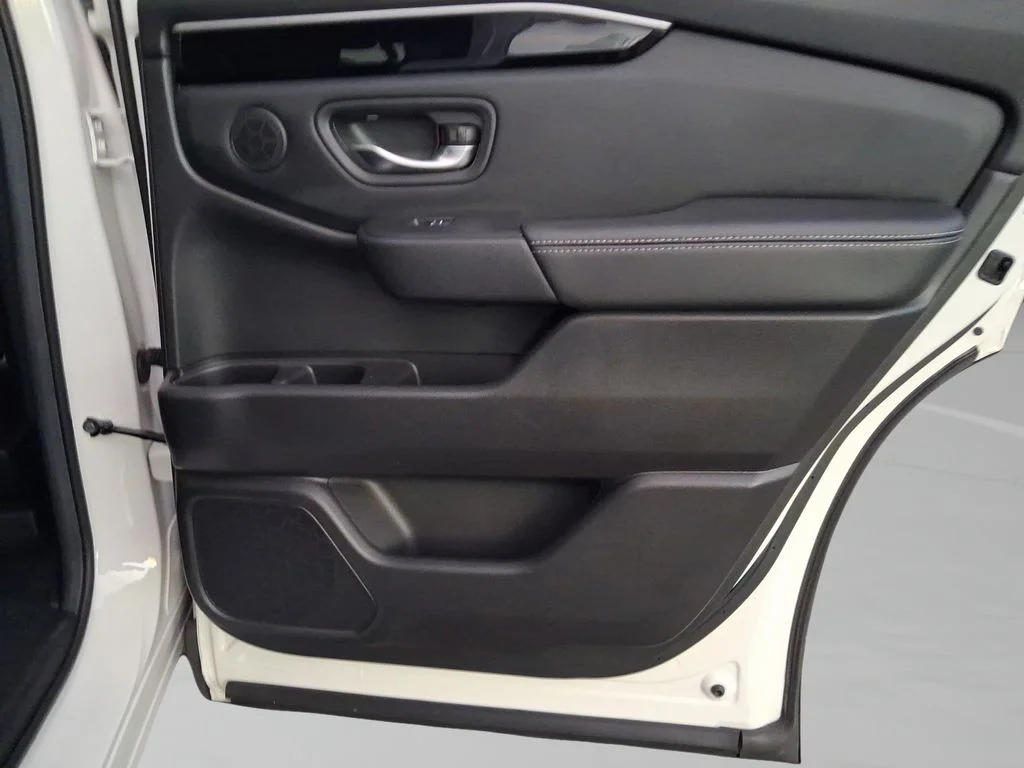 Used 2025 White Honda Touring image 30