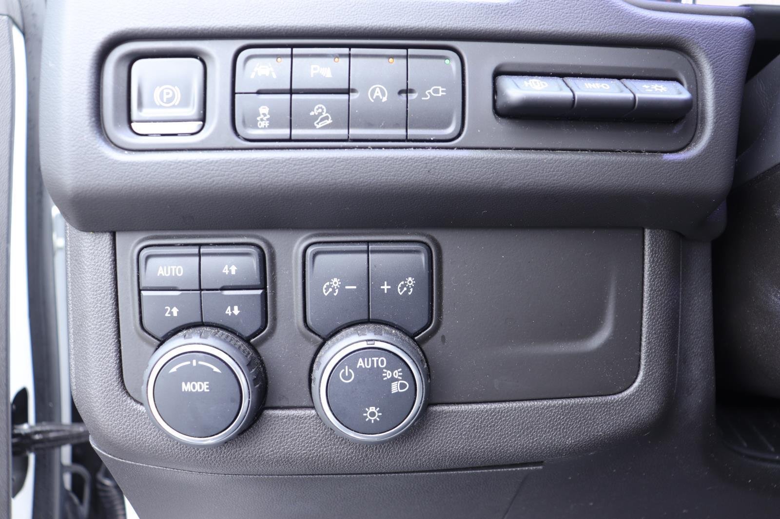Used 2021 Iridescent Pearl Tricoat Chevrolet High Country image 29