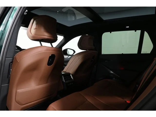 New 2027 Vancouver Green Metallic BMW 40 xDrive image 28