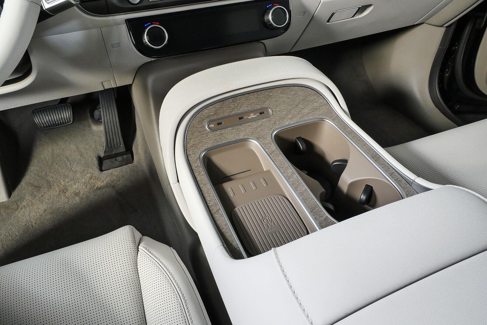 New 2026 Abyss Black Pearl Hyundai Limited FWD image 16