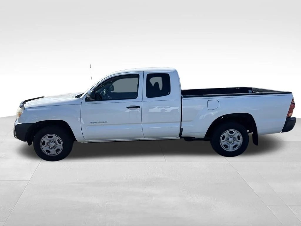 Used 2013 White Toyota Base image 2