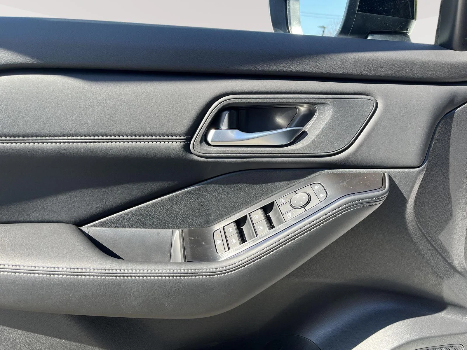New 2026 Everest White Pearl TriCoat Nissan Dark Armor™ image 19