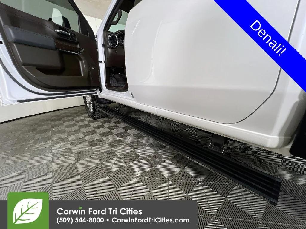 Used 2022 White Frost Tri-Coat GMC Denali image 32