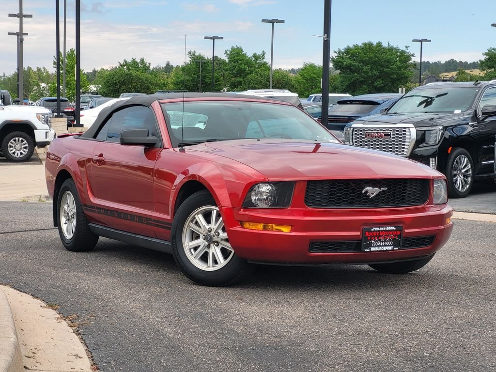 Used 2007 Red Ford V6 Deluxe image 2